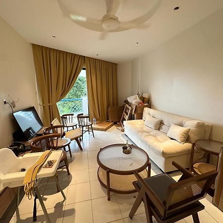 Comfy Beachfront View at Seri Bulan Condominium Teluk Kemang Beach Port Dickson Luaran gambar