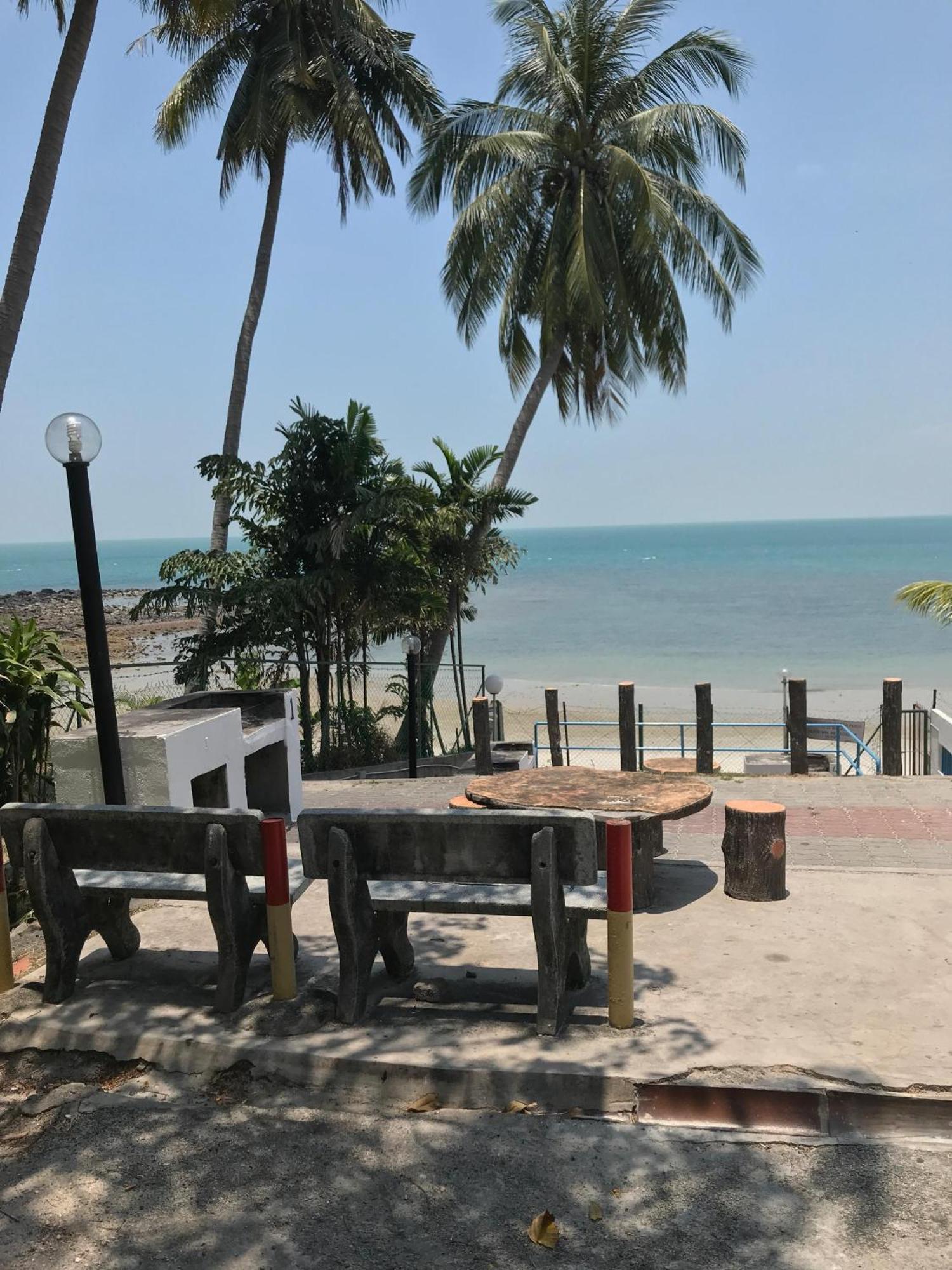 Comfy Beachfront View at Seri Bulan Condominium Teluk Kemang Beach Port Dickson Luaran gambar