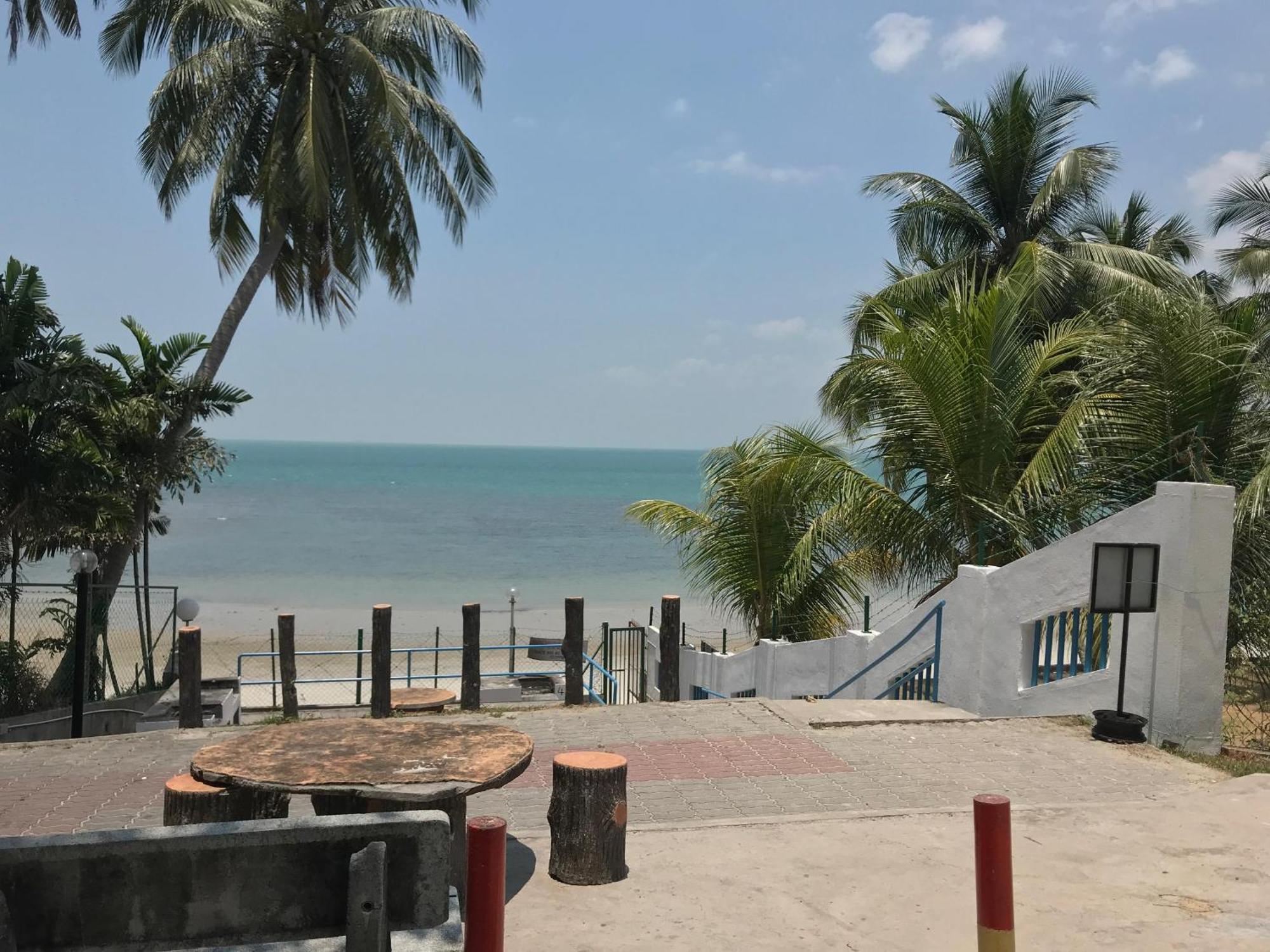 Comfy Beachfront View at Seri Bulan Condominium Teluk Kemang Beach Port Dickson Luaran gambar