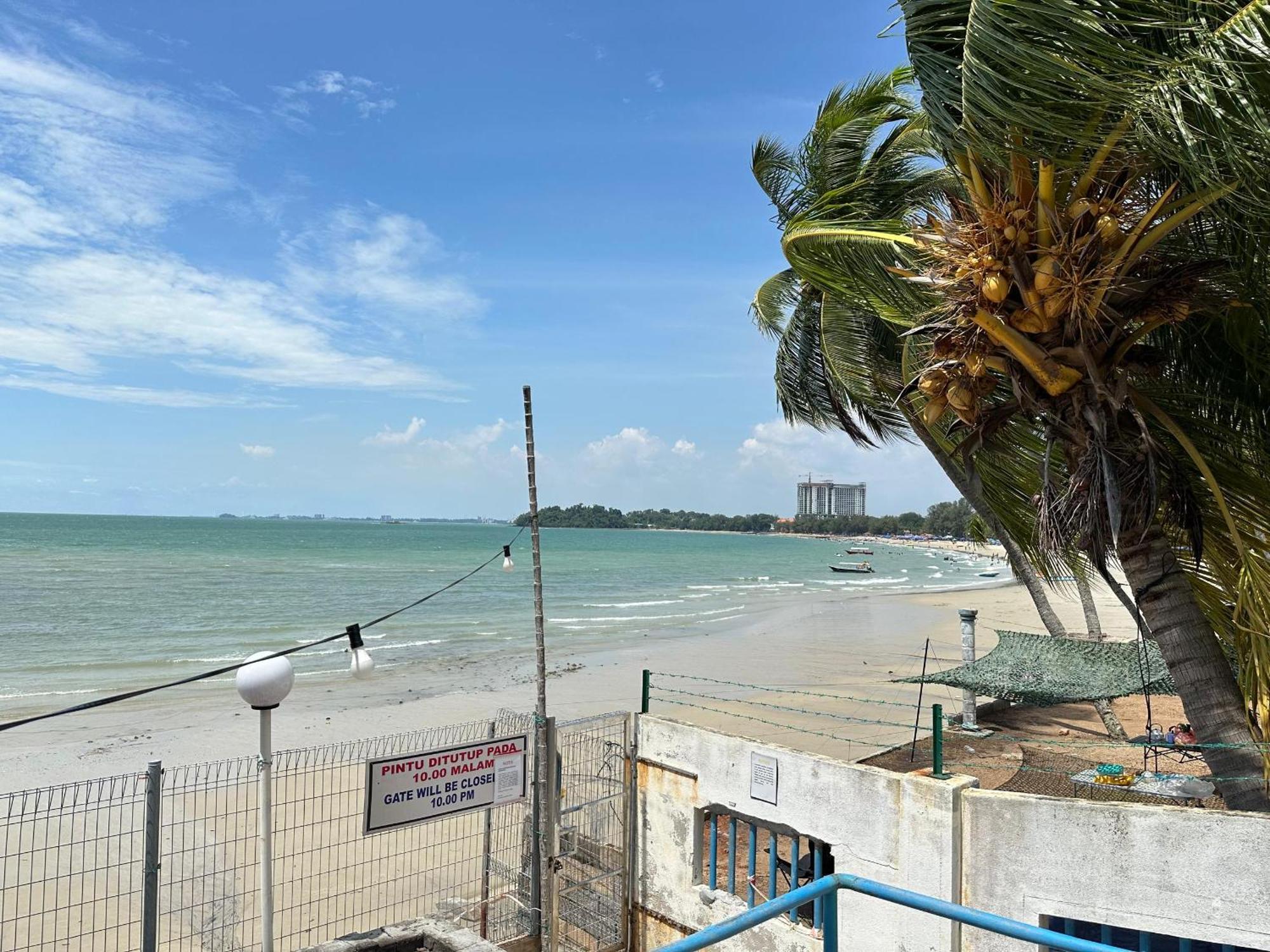 Comfy Beachfront View at Seri Bulan Condominium Teluk Kemang Beach Port Dickson Luaran gambar