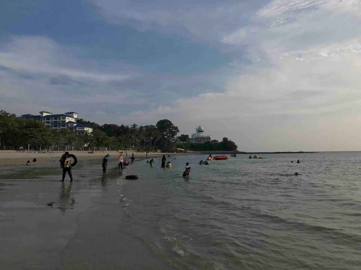 Comfy Beachfront View at Seri Bulan Condominium Teluk Kemang Beach Port Dickson Luaran gambar