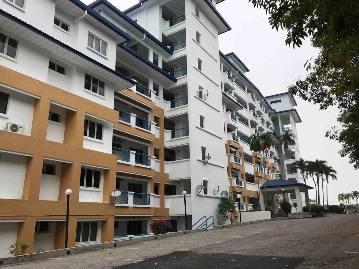 Comfy Beachfront View at Seri Bulan Condominium Teluk Kemang Beach Port Dickson Luaran gambar