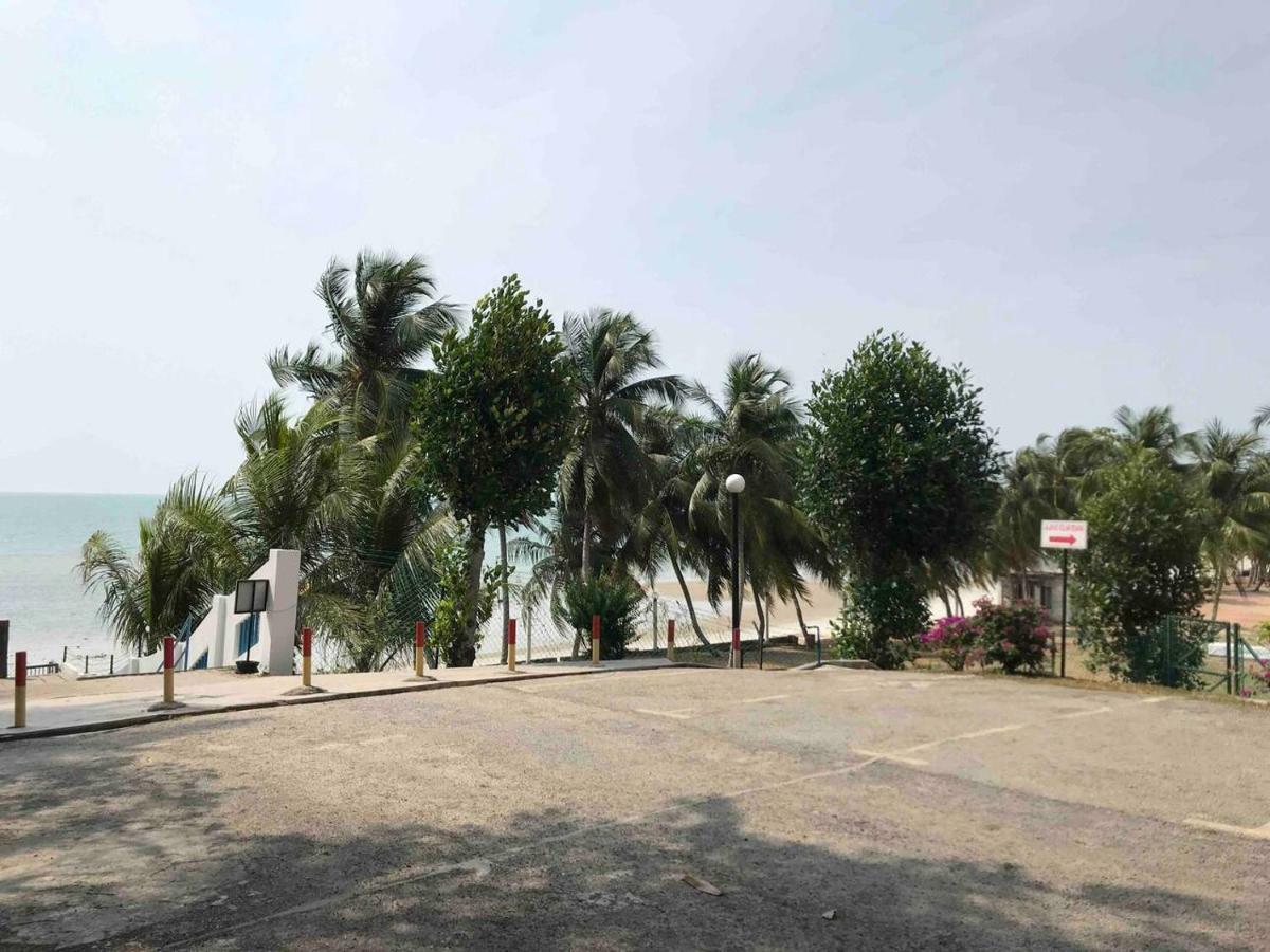 Comfy Beachfront View at Seri Bulan Condominium Teluk Kemang Beach Port Dickson Luaran gambar