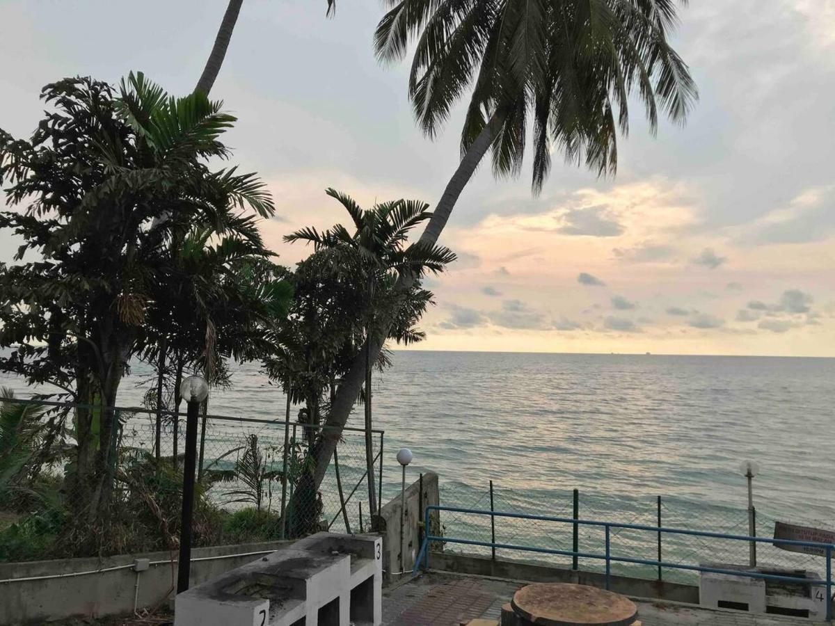 Comfy Beachfront View at Seri Bulan Condominium Teluk Kemang Beach Port Dickson Luaran gambar